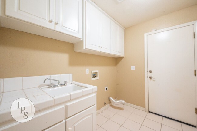 Building Photo - NorthWest Fresno Home, 3BR/2BA, Built 1998...