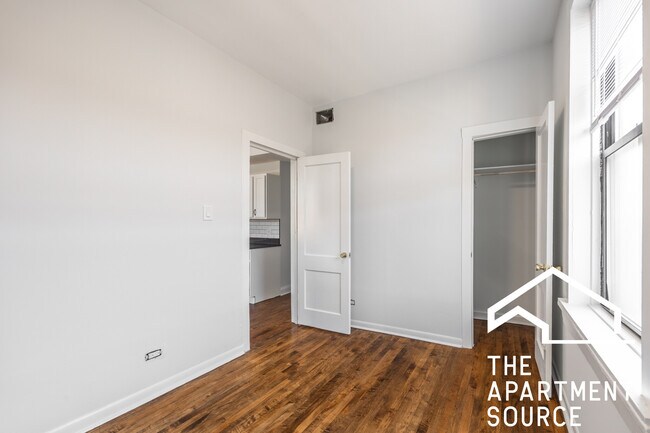 Building Photo - 2842 W Augusta Blvd