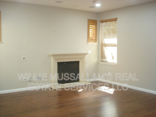 Building Photo - 284 W St Francis Ave