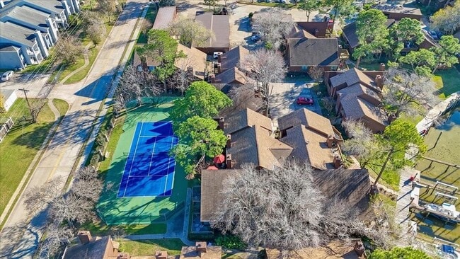 Building Photo - 727 Davis Rd