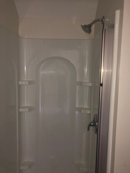 Shower - 610 S Washington St