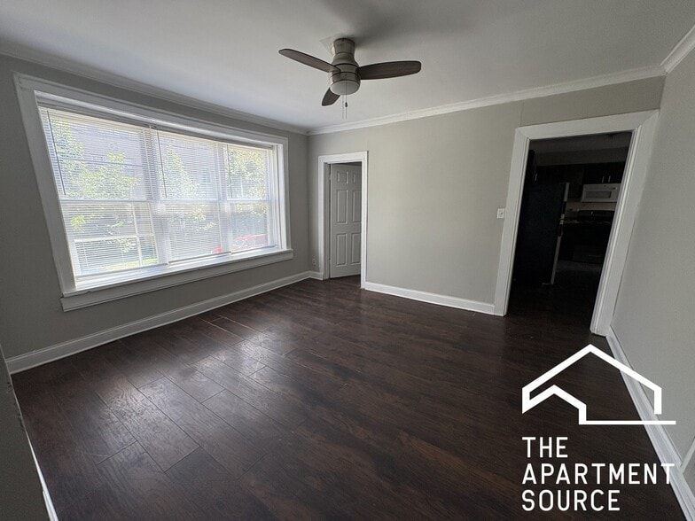 Building Photo - 6300 N Oakley Ave