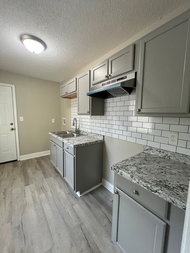 Building Photo - RENOVATED 3 Bd 1 Ba Home In University Park