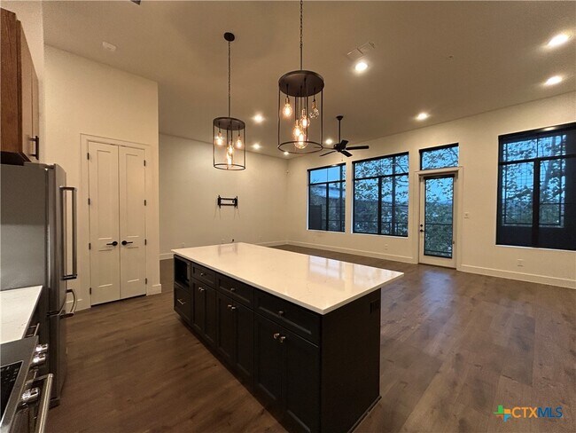 Building Photo - 1269 N Academy Ave