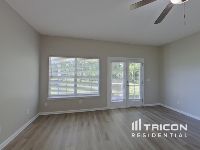 Building Photo - 582 Summer Breeze Dr N