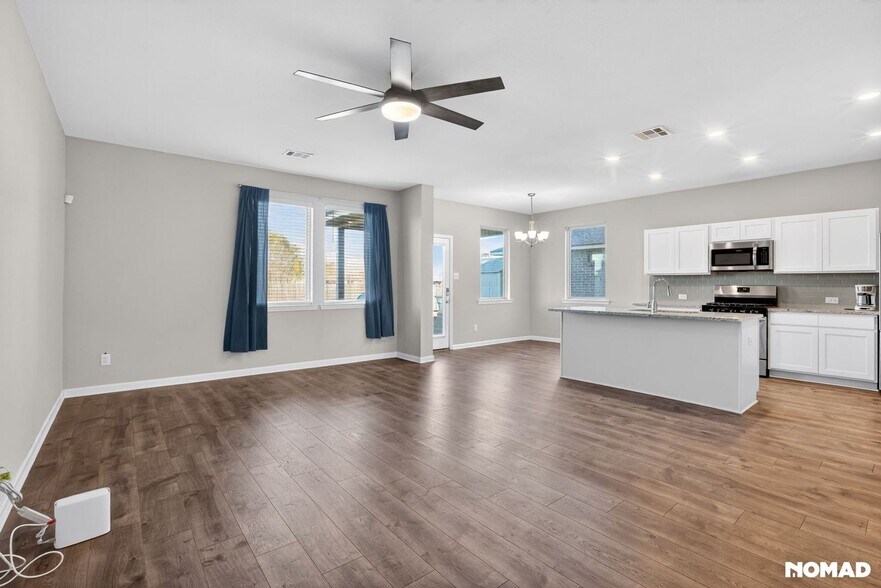 Building Photo - 3274 E Blue Heron Dr