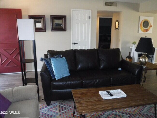 Building Photo - 11029 W Caron Dr