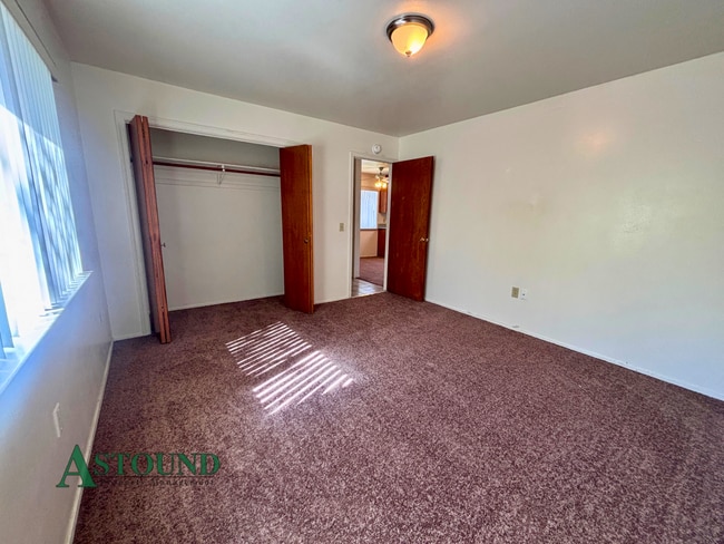 Building Photo - 311 Country View Ln