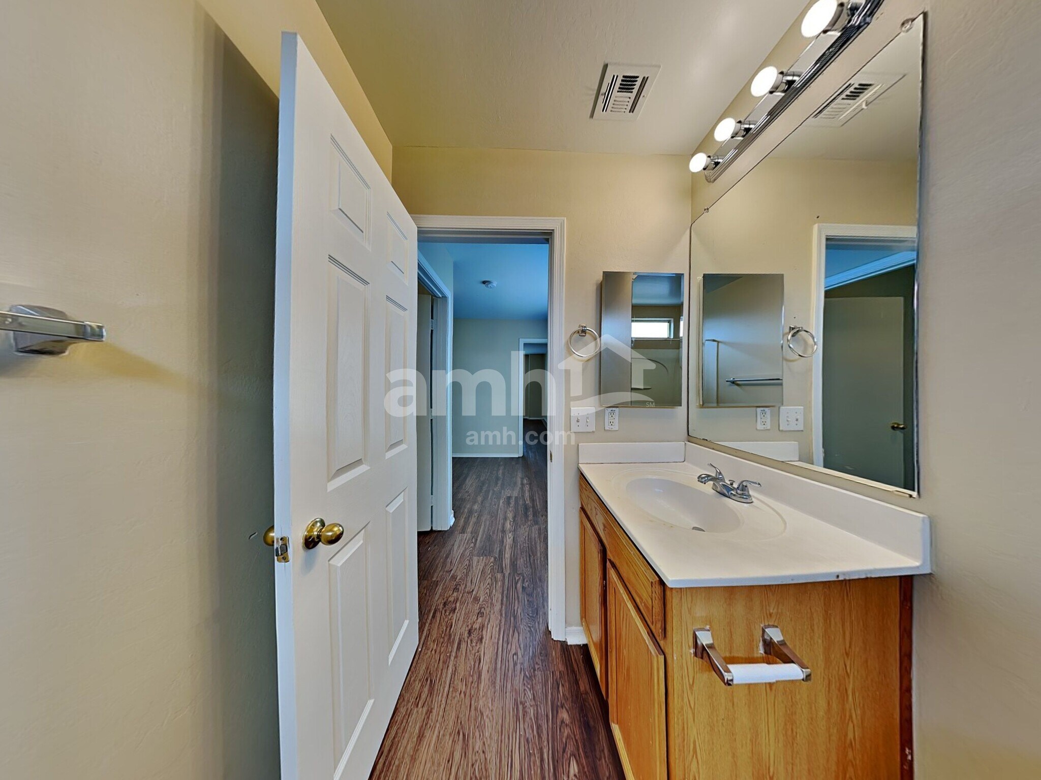 Building Photo - 4105 W Irwin Ave