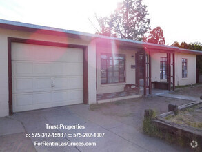 Building Photo - Great 3/1 with large yard close to NMSU