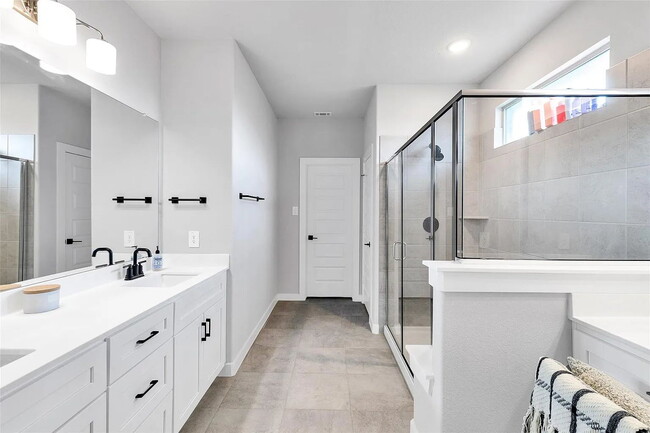 Building Photo - Beautiful 3-bedroom, 2.5 bath home with 2-car garage featuring an open floor plan in the heart of...