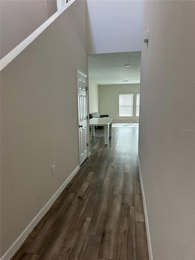 Building Photo - 1572 Ellesmere Ave