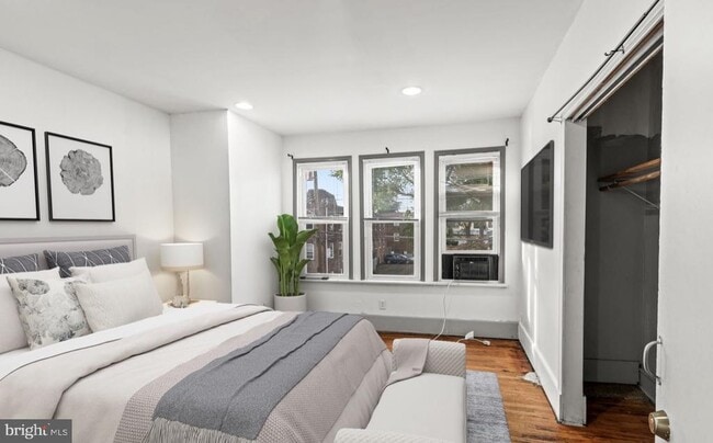 Building Photo - 6813 Ditman St