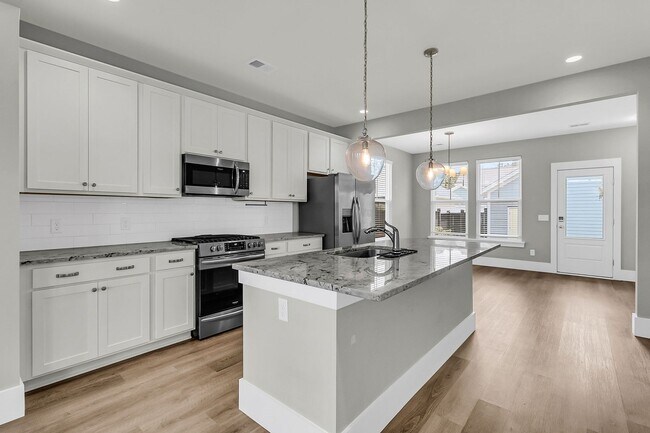 Building Photo - Charming Charleston Home in the Heart of M...