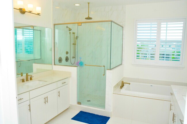 Building Photo - 1402 Thistle Pl