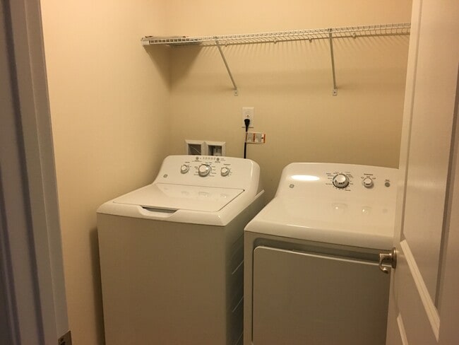 Building Photo - 8952 Ringview Dr