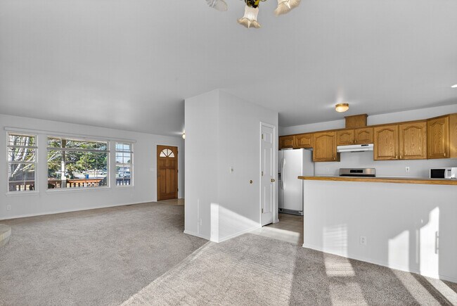 Building Photo - 2074 N Siesta Ave