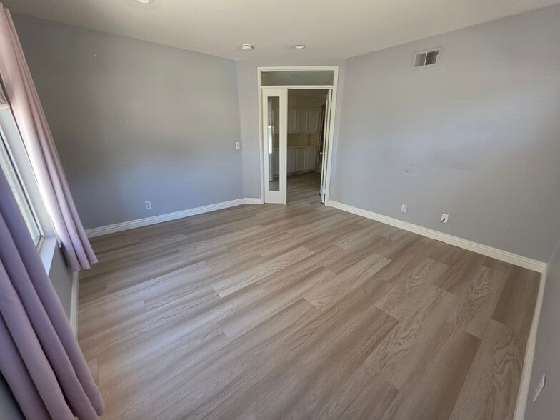 Building Photo - 5824 E Indigo Ct