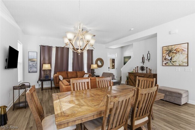 Building Photo - 2256 E 100th St