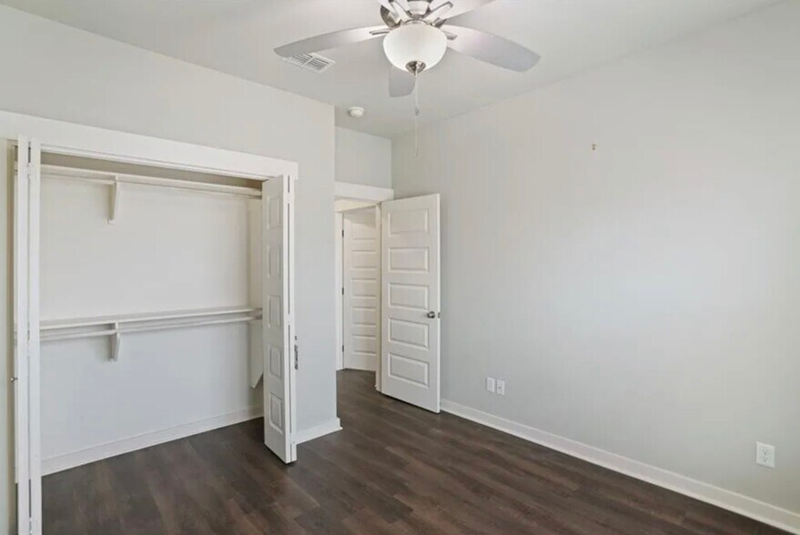 Building Photo - 14890 Granada Dr
