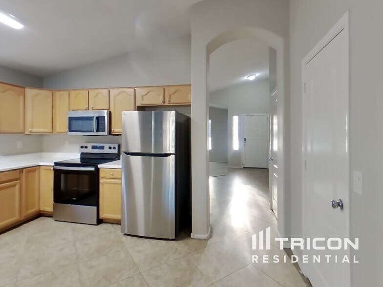 Building Photo - 2116 S 160th Ln