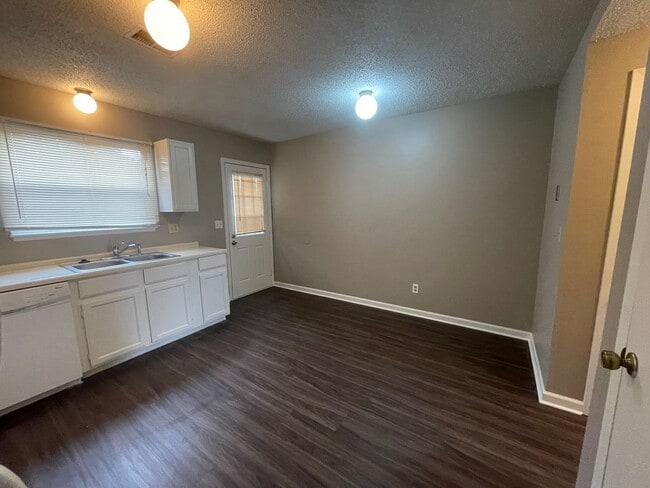 Building Photo - 2507 W 27th St