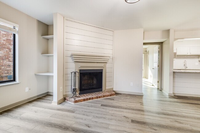 Building Photo - Fully Renovated 2-Bed Condo in Lake Wylie Woods – Prime Location with Community Amenities! $1,850...