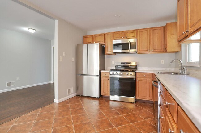 Building Photo - 205 Halladay St