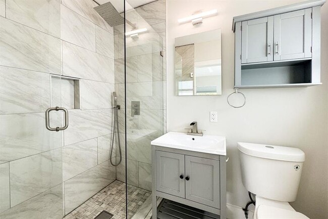 Building Photo - 1641 NE 5th Ct