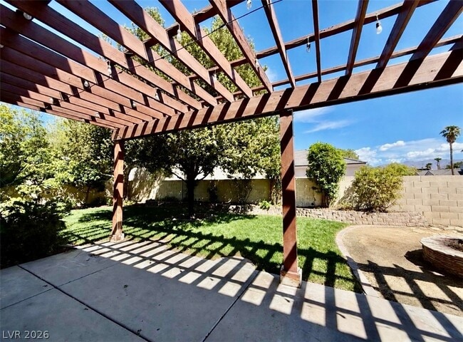 Building Photo - 6800 Fruit Flower Ave
