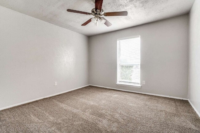 Building Photo - Stylishly Updated Home with Spacious Living and Ample Outdoor Space