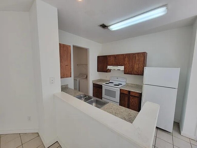 Building Photo - 812 Sagewood Trail