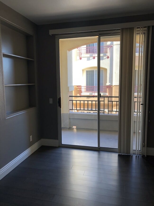 Building Photo - 2BR/2BA Plus Bonus/office Condo at The Hei...