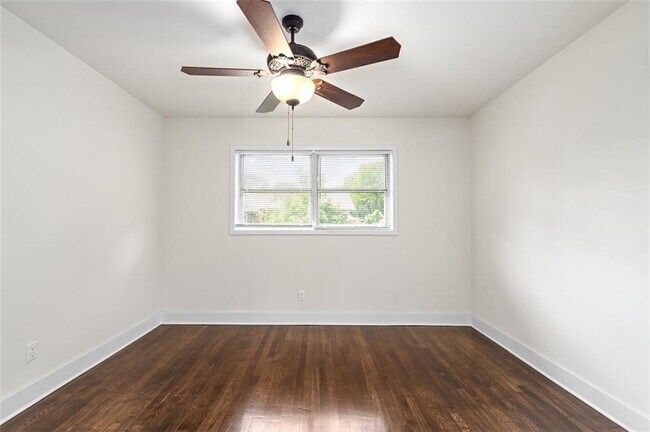 Building Photo - 1437 Vesta Ave