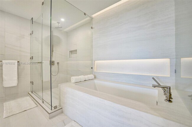 Building Photo - 900 N Ocean Blvd