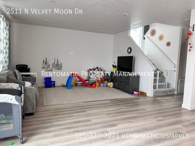 Building Photo - 2511 N Velvet Moon Dr