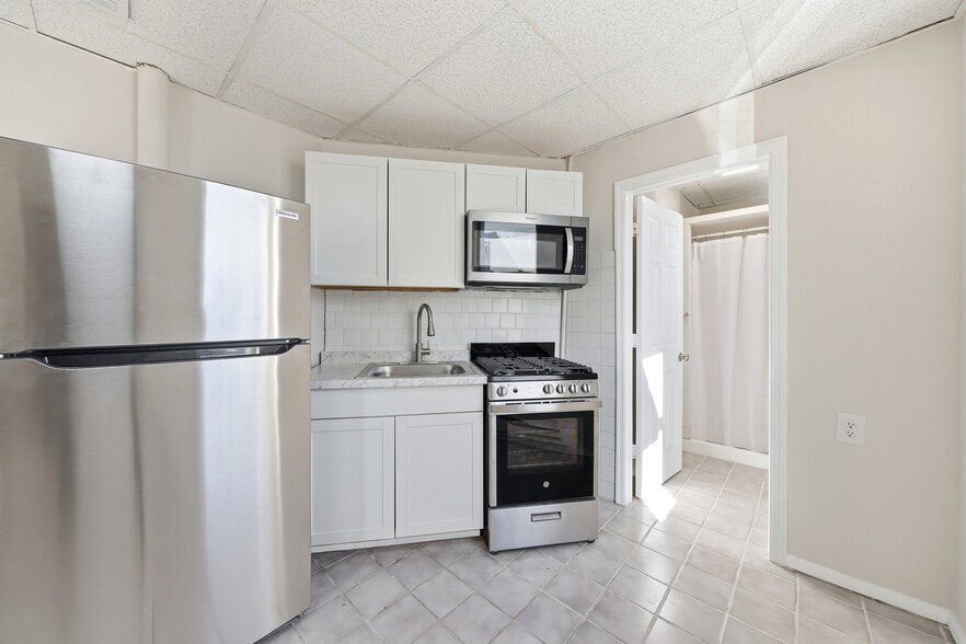 Building Photo - 807 W New York Ave