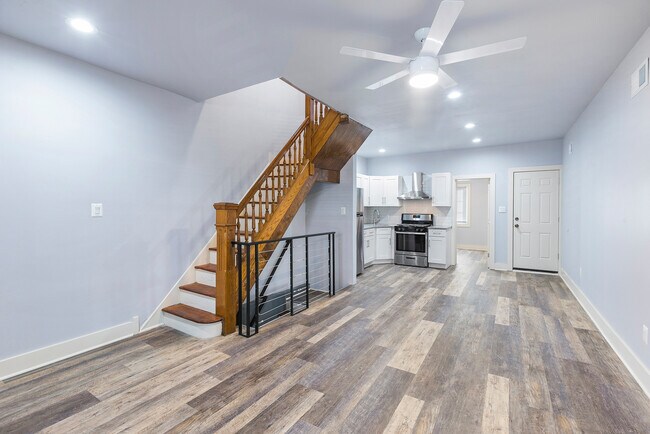 Building Photo - 5430 Delancey St
