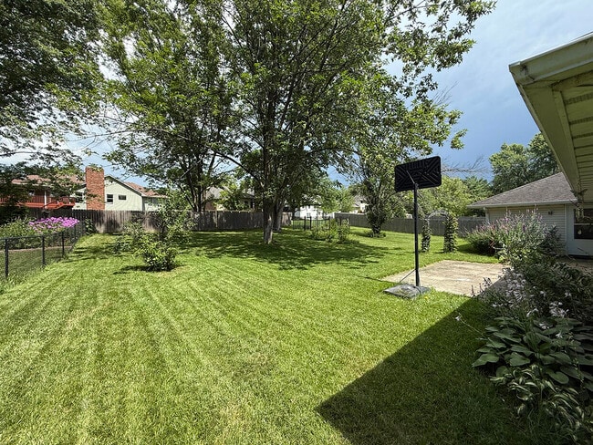 Building Photo - 3700 Wakefield Dr