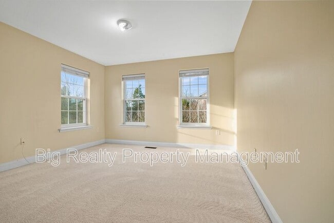 Building Photo - 2105 Eastport Way