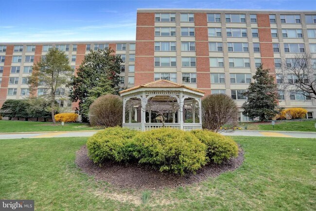 Building Photo - 4401 Roland Ave
