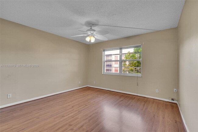 Building Photo - 1100 NW 87th Ave