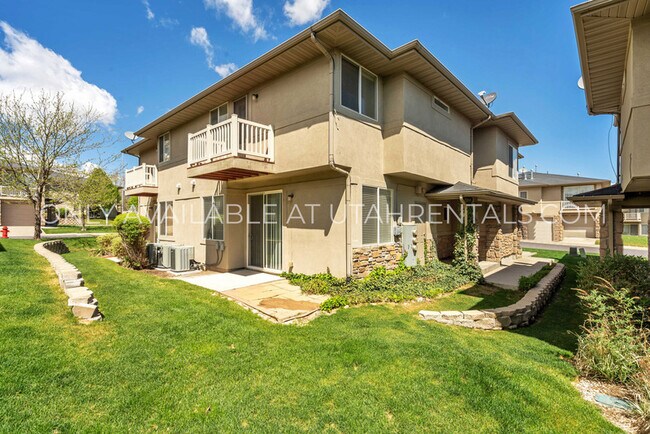 Building Photo - 6623 Blue Iris Dr