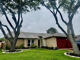 Building Photo - 1702 Grand Park Dr