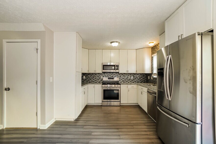 Building Photo - 848 Wallinger Dr
