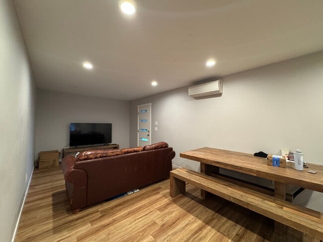 Building Photo - 6 Bed 5 Bath House Newer Updated Near Happy Valley, Fairhaven, WWU