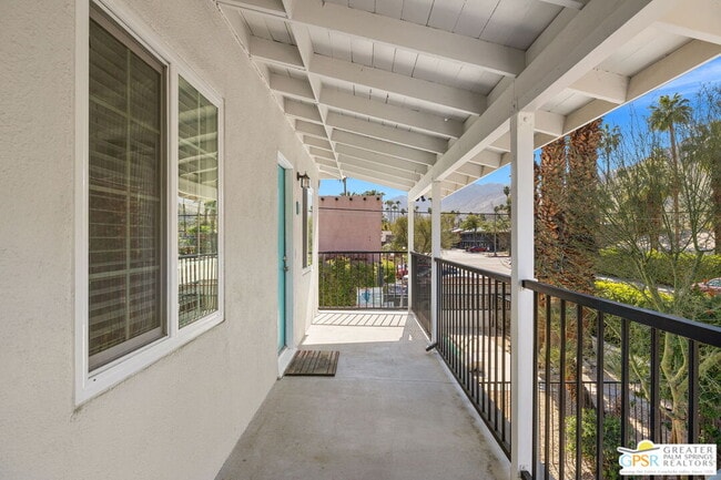 Building Photo - 1674 Vía Salida