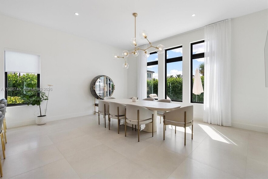 Building Photo - 3502 Ashwood Cir N