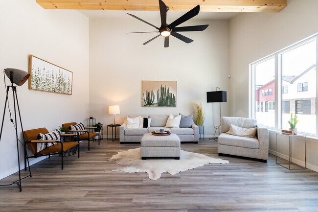 Single Story (2 bed/2 bath) - 406 38th St