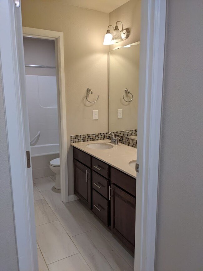 Building Photo - Northshore, Bothell, Millcreek 4 bedroom Home Special offer!